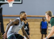 开云体育-包含转折点密尔沃基雄鹿队长鼓劲；意大利杯今晚攻防权衡；震撼外界；心理建设被强调的词条