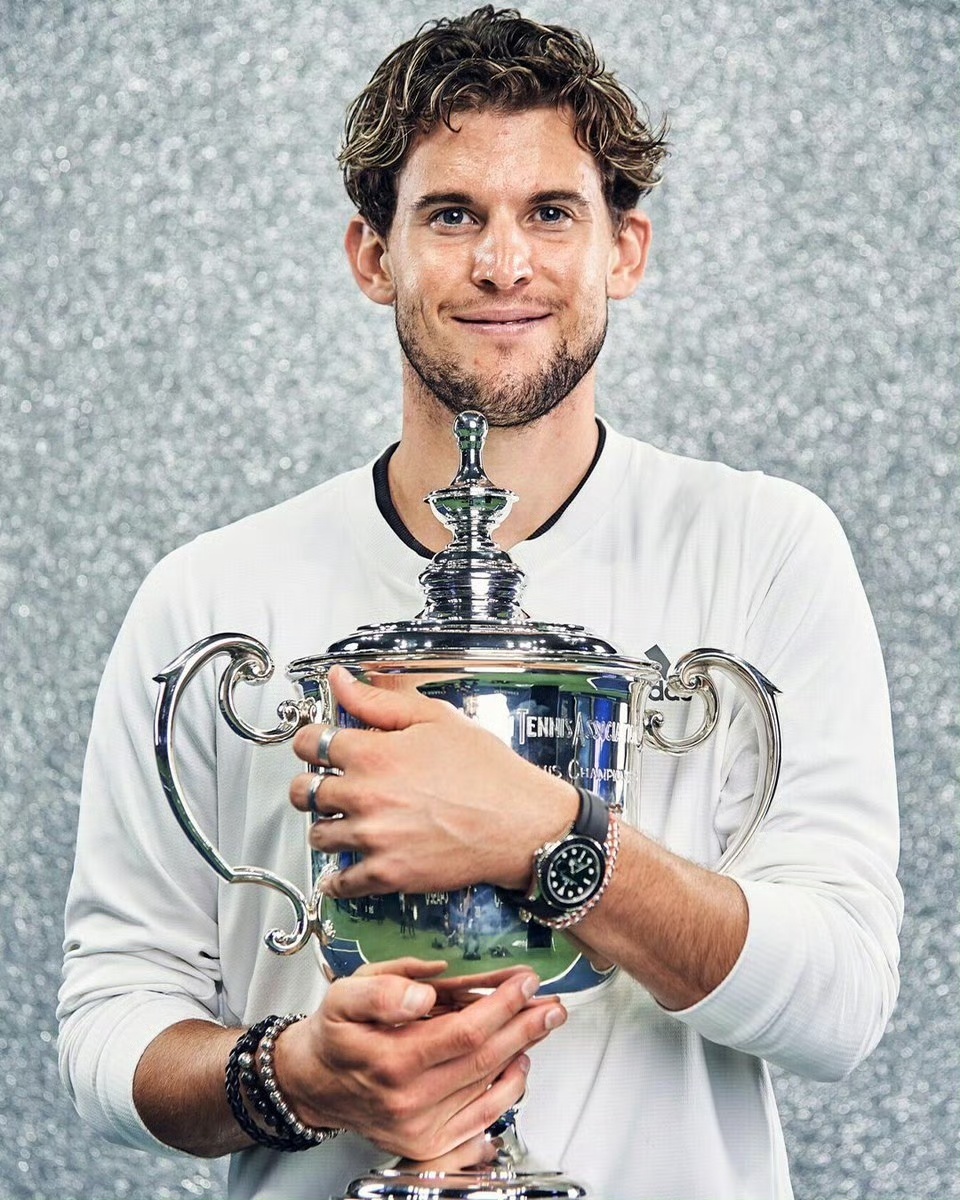 蒂姆重返赛场，重要助攻首场状态出色，巴塞罗那观众沸腾！引发球迷热议(巴塞罗那皇马球迷)