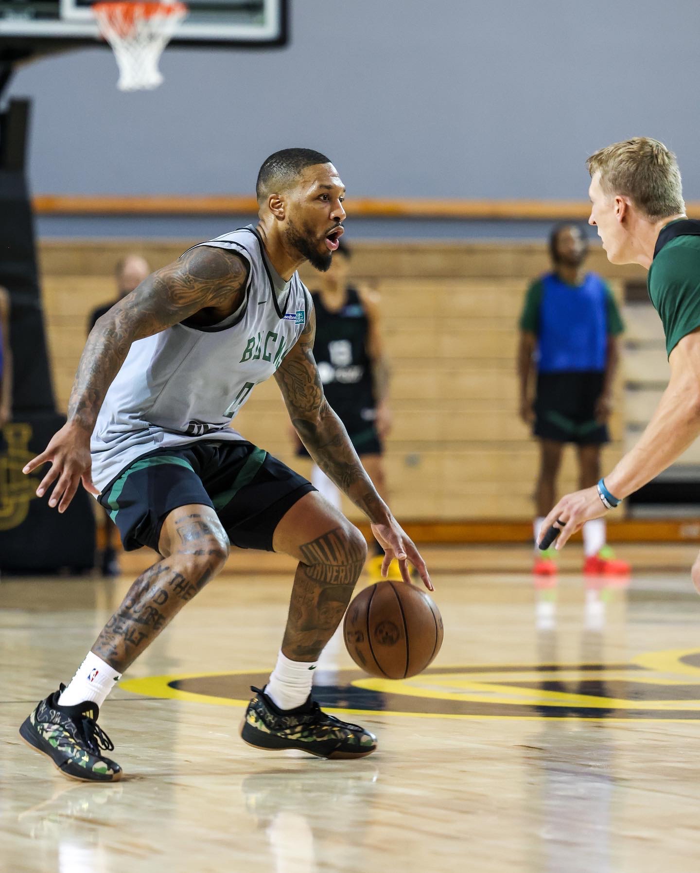 包含转折点密尔沃基雄鹿队长鼓劲；意大利杯今晚攻防权衡；震撼外界；心理建设被强调的词条